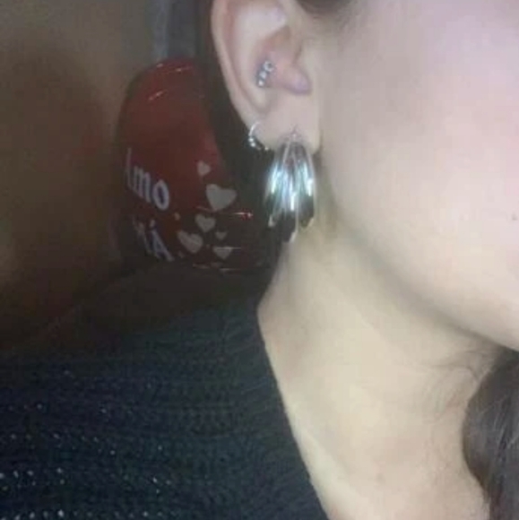 ⭐2 Pairs of Hoop Earrings - Picture 3 of 16
